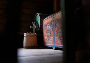Gamle interiørelementer ved Visit Gol - Gol Bygdemuseum