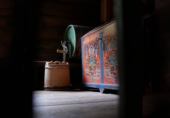 Gamle interiørelementer ved Visit Gol - Gol Bygdemuseum