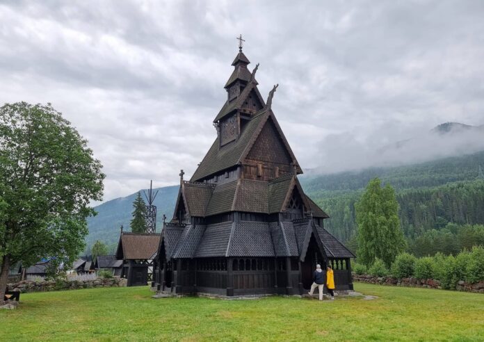 Utvendig Gol Stavkirke