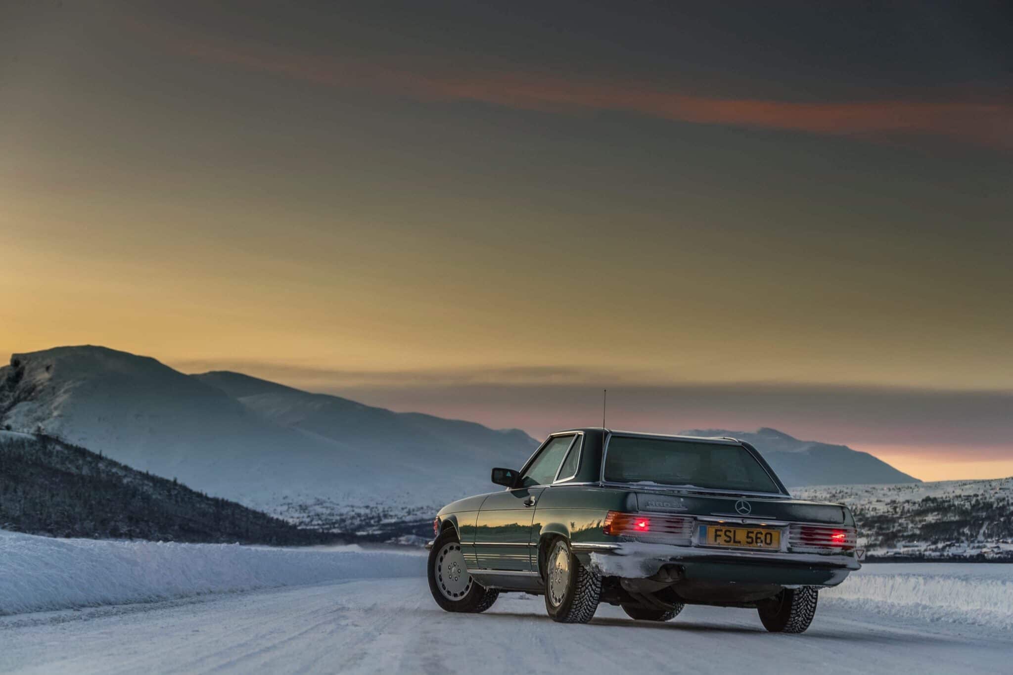 Klassisk bil på IceDrive Isbanekjøring Golsfjellet