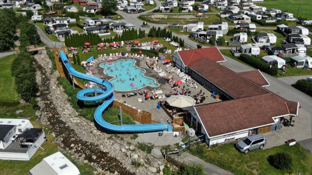 First Camp Gol tilbyr hytter, leiligheter og camping i naturskjønne omgivelser nær Gol sentrum, med familievennlige aktiviteter og opplevelser sommer som vinter.
