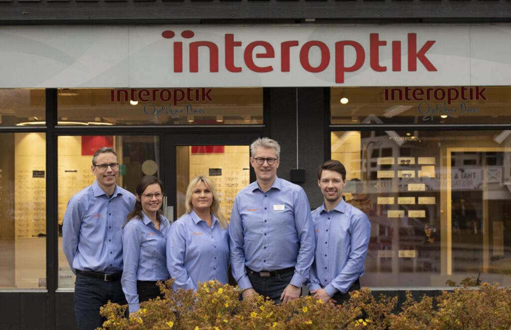 Interoptik Optiker Ness tilbyr synsprøver, briller, kontaktlinser og solbriller, i tillegg til ur og optikk. Her får du hjelp til å finne gode synsløsninger.