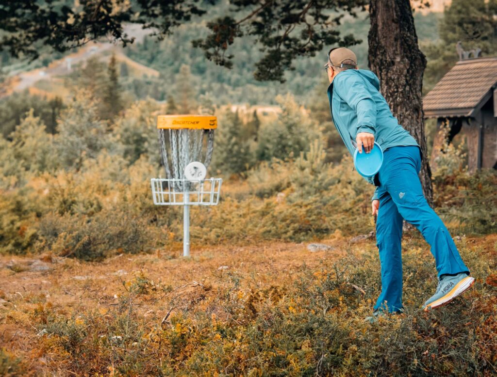 Spill frisbeegolf på Hallingmo i Gol sentrum, ved Oset Fjellhotell eller på topbpen av Gol Skisenter. Banene er byr på en sosial aktivitet for nybegynnere og erfarne.
