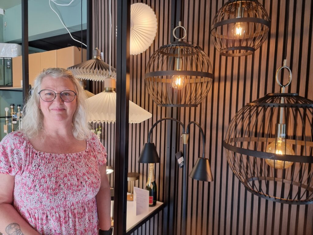 Mesterlys Hallingdal tilbyr et bredt utvalg lamper, personlig veiledning og faglig hjelp med lysplanlegging. Butikken har over 20 års erfaring med belysning.